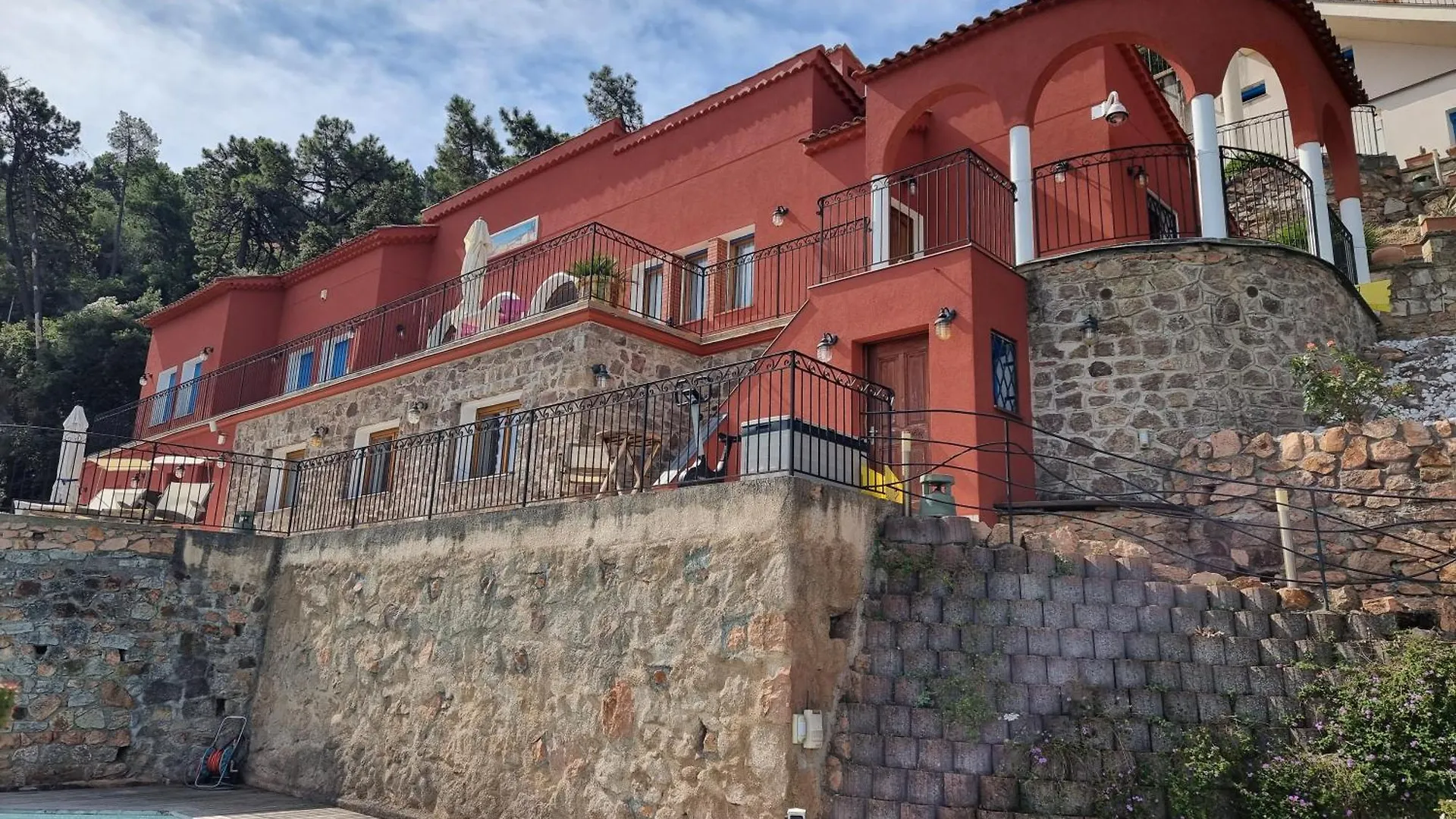 Villas And Suites La Coraillere Resort contacts